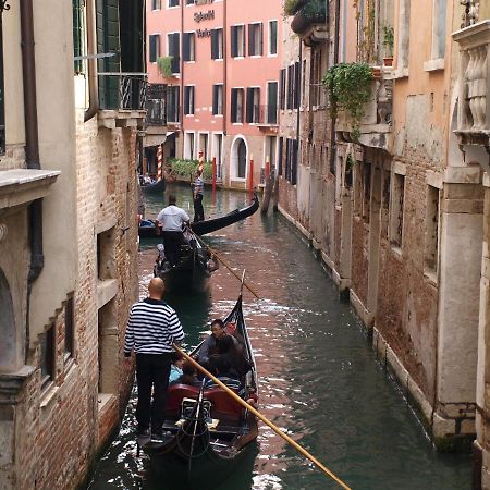 Al Pozzo Dei Scoacamini, 100 M From San Marco, Ground Floor Apartment เวนิส ภายนอก รูปภาพ