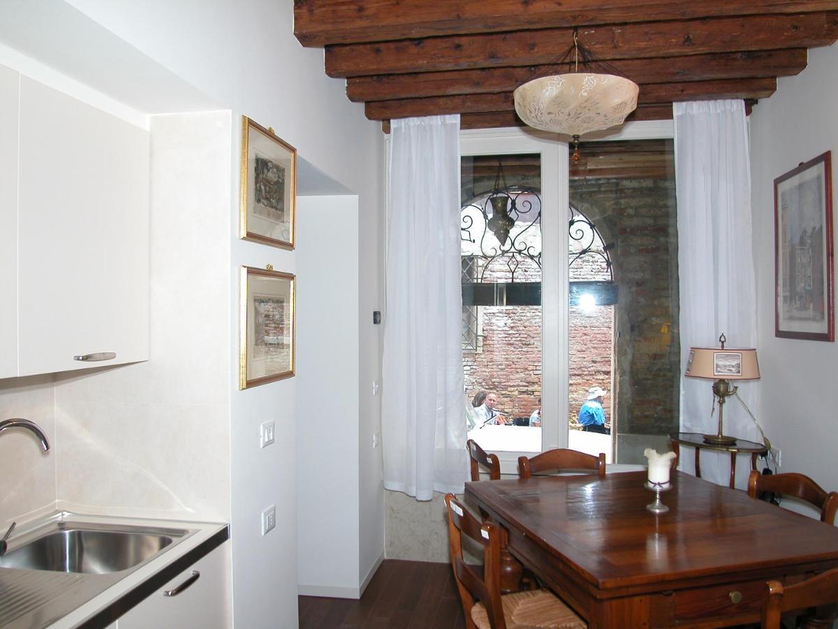 Al Pozzo Dei Scoacamini, 100 M From San Marco, Ground Floor Apartment เวนิส ภายนอก รูปภาพ