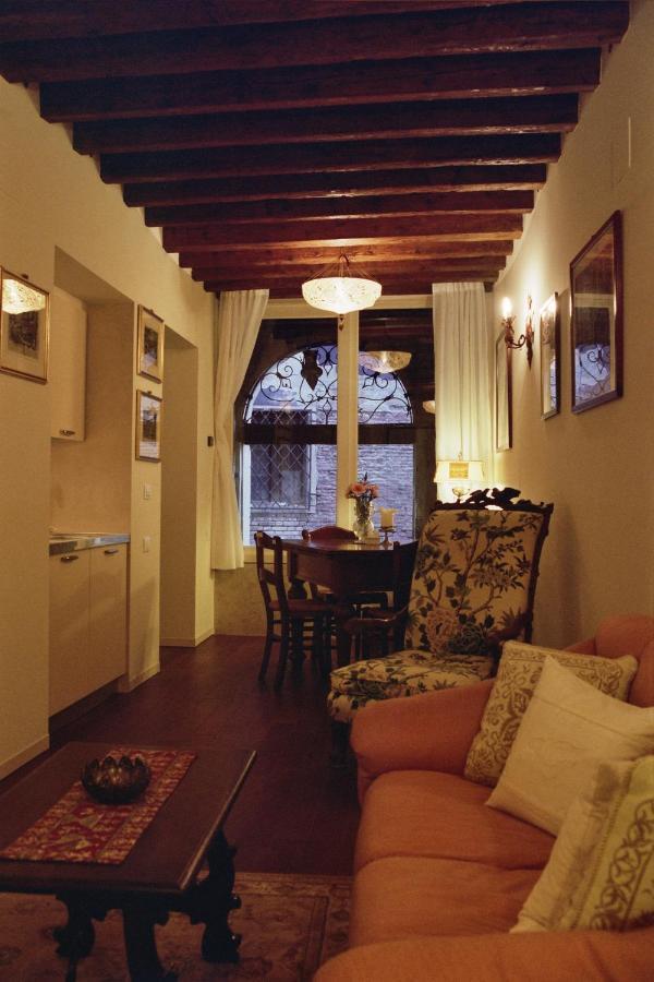 Al Pozzo Dei Scoacamini, 100 M From San Marco, Ground Floor Apartment เวนิส ภายนอก รูปภาพ
